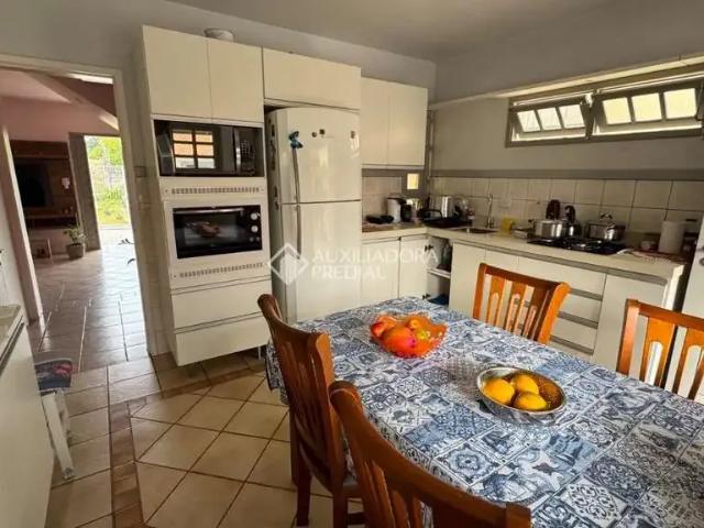 Casa / Sobrado para Venda em São José/SC Fazenda Santo Antônio 3 Quartos