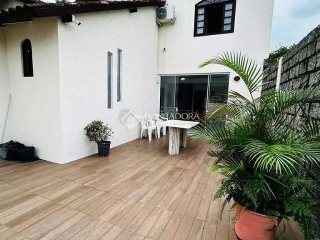 Casa / Sobrado para Venda em São José/SC Fazenda Santo Antônio 3 Quartos