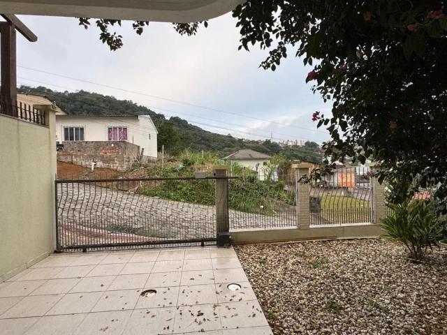 Casa / Sobrado para Venda em São José/SC Forquilhinha 3 Quartos