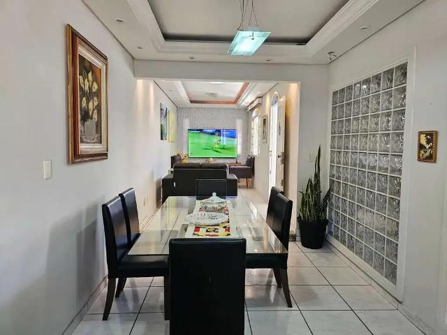 Casa / Sobrado para Venda em São José/SC Forquilhinhas 3 Quartos