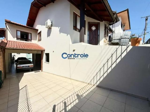 Casa / Sobrado para Venda em São José/SC Forquilhinhas 3 Quartos