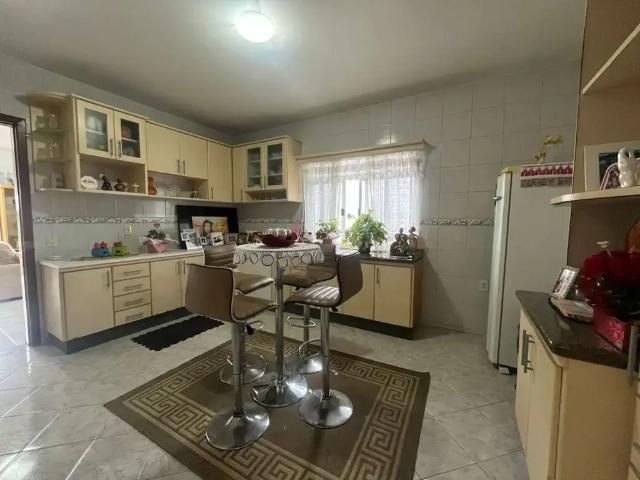 Casa / Sobrado para Venda em São José/SC Forquilhinhas 4 Quartos