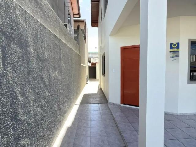 Casa / Sobrado para Venda em São José/SC Ipiranga 4 Quartos