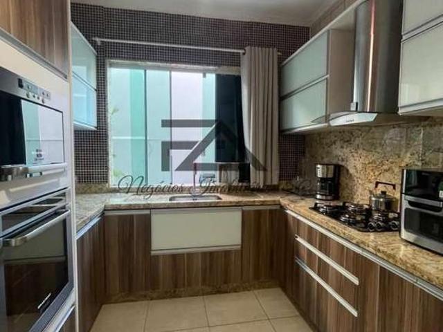 Casa / Sobrado para Venda em São José/SC Ipiranga 5 Quartos