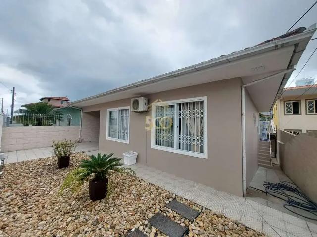 Casa / Sobrado para Venda em São José/SC Ipiranga 5 Quartos
