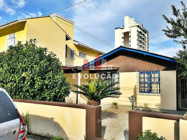 Casa / Sobrado para Venda em São José/SC Kobrasol 3 Quartos