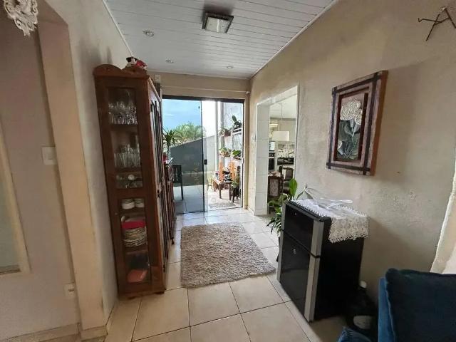 Casa / Sobrado para Venda em São José/SC Ponta de Baixo 3 Quartos