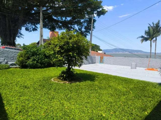 Casa / Sobrado para Venda em São José/SC Ponta de Baixo 3 Quartos
