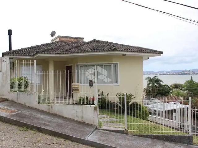 Casa / Sobrado para Venda em São José/SC Ponta de Baixo 3 Quartos