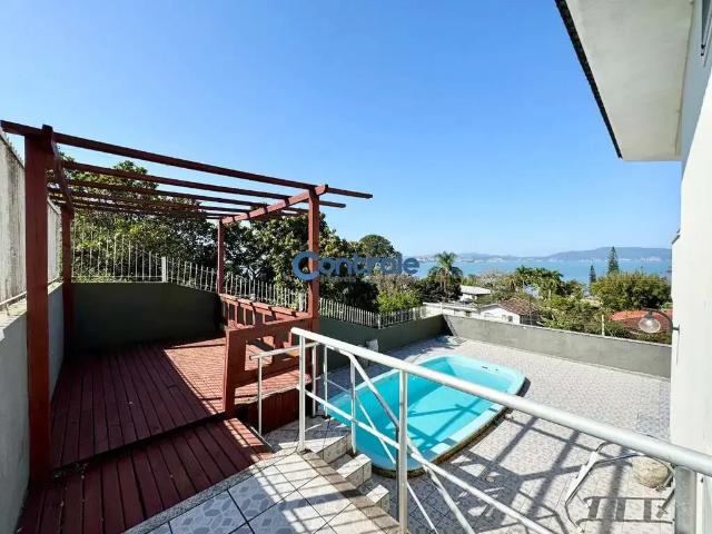 Casa / Sobrado para Venda em São José/SC Ponta de Baixo 3 Quartos