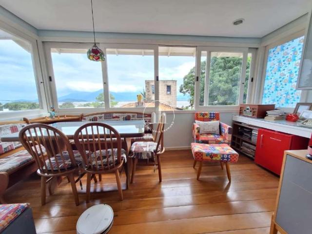 Casa / Sobrado para Venda em São José/SC Ponta de Baixo 4 Quartos