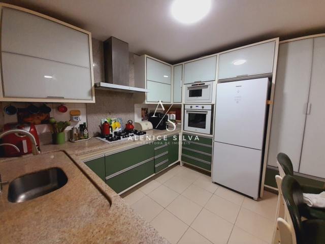 Casa / Sobrado para Venda em São José/SC Ponta de Baixo 4 Quartos