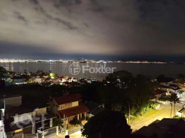 Casa / Sobrado para Venda em São José/SC Ponta de Baixo 4 Quartos