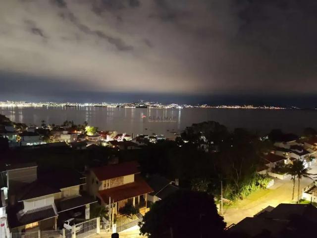 Casa / Sobrado para Venda em São José/SC Ponta de Baixo 4 Quartos