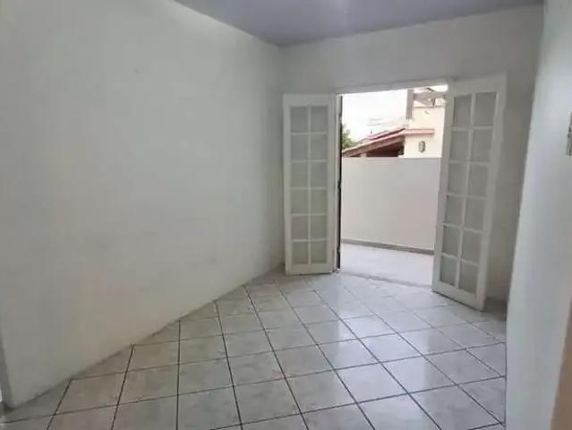 Casa / Sobrado para Venda em São José/SC Ponta de Baixo 4 Quartos