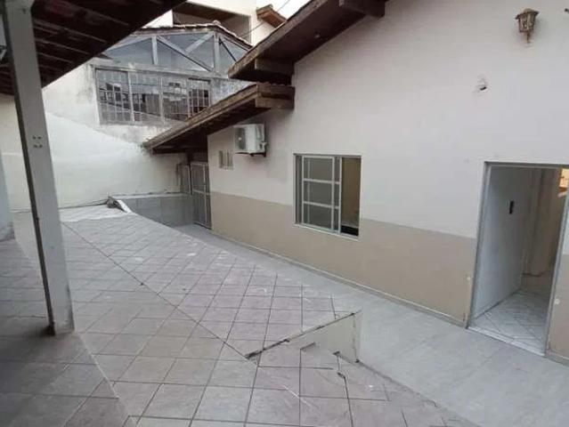 Casa / Sobrado para Venda em São José/SC Ponta de Baixo 4 Quartos
