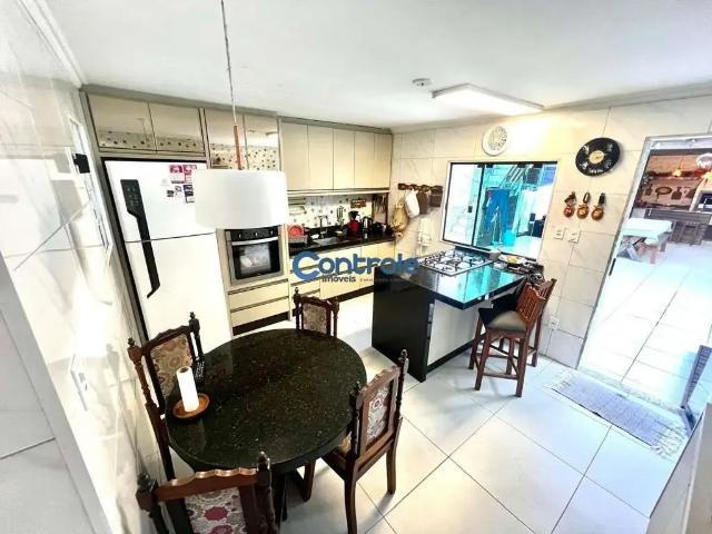 Casa / Sobrado para Venda em São José/SC Ponta de Baixo 4 Quartos