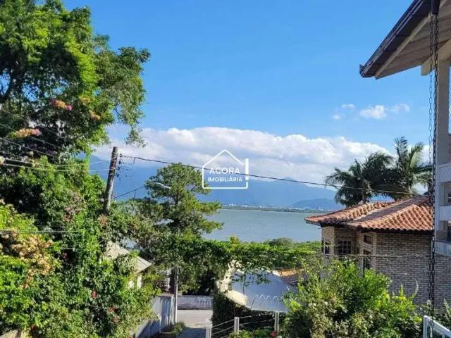 Casa / Sobrado para Venda em São José/SC Ponta de Baixo 4 Quartos