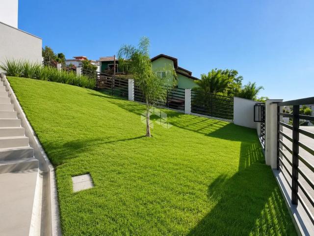 Casa / Sobrado para Venda em São José/SC Potecas 3 Quartos