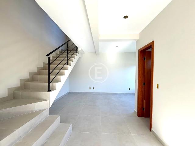 Casa / Sobrado para Venda em São José/SC Potecas 3 Quartos