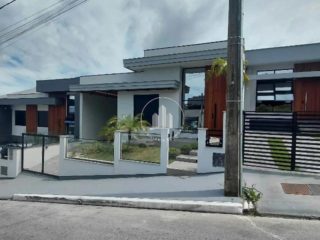 Casa / Sobrado para Venda em São José/SC Potecas 3 Quartos