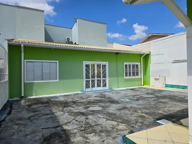Casa / Sobrado para Venda em São José/SC Praia Comprida 3 Quartos