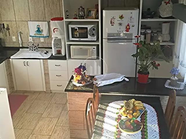 Casa / Sobrado para Venda em São José/SC Roçado 4 Quartos