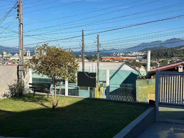 Casa / Sobrado para Venda em São José/SC Roçado 4 Quartos
