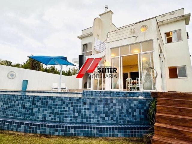 Casa / Sobrado para Venda em São José/SC Roçado 5 Quartos