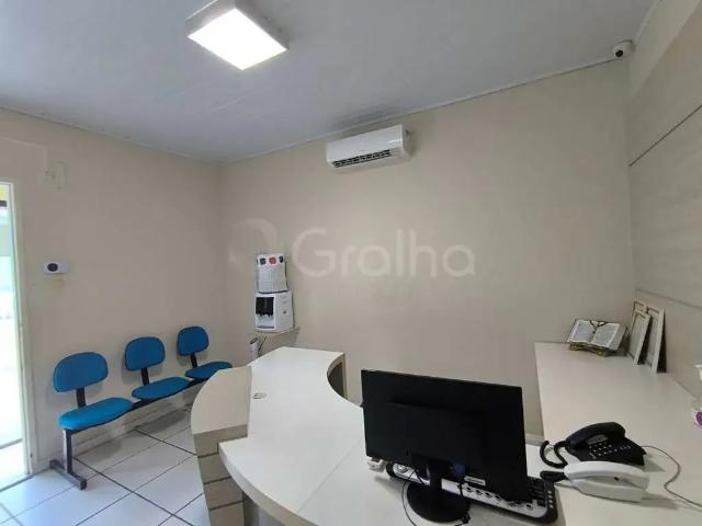 Casa / Sobrado para Venda em São José/SC Roçado 3 Quartos