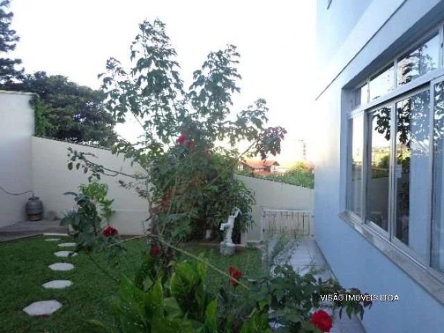 Casa / Sobrado para Venda em São José/SC Roçado 3 Quartos