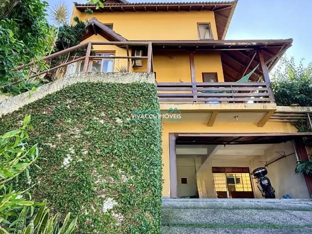 Casa / Sobrado para Venda em São José/SC Roçado 3 Quartos