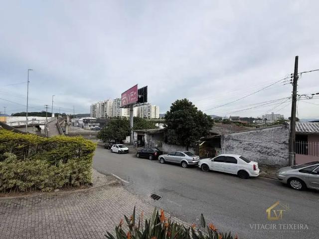 Casa / Sobrado para Venda em São José/SC Serraria 3 Quartos