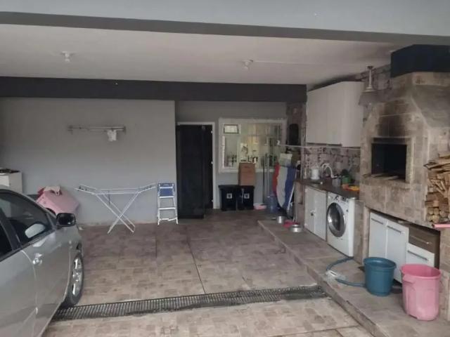Casa / Sobrado para Venda em São José/SC Serraria 4 Quartos