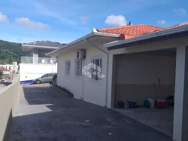 Casa / Sobrado para Venda em São José/SC Serraria 4 Quartos