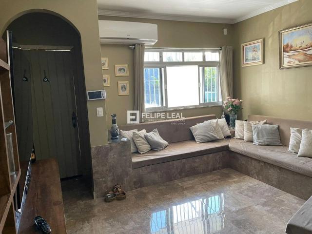 Casa / Sobrado para Venda em São José/SC Serraria 4 Quartos