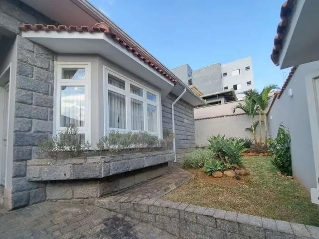 Casa / Sobrado para Venda em São Lourenço/MG Centro 3 Quartos