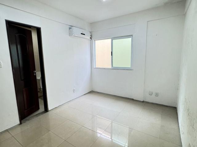 Casa / Sobrado para Venda em São Luís/MA Olho D'Água 3 Quartos