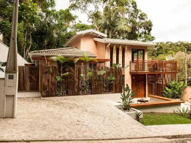 Casa / Sobrado para Venda em São Sebastião/SP Guaecá 2 Quartos