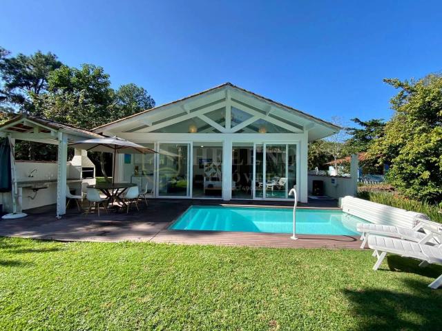 Casa / Sobrado para Venda em São Sebastião/SP Guaecá 4 Quartos