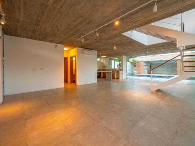 Casa / Sobrado para Venda em São Sebastião/SP Guaecá 4 Quartos