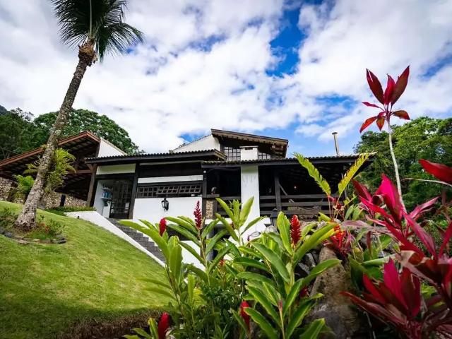 Casa / Sobrado para Venda em São Sebastião/SP Guaecá 4 Quartos