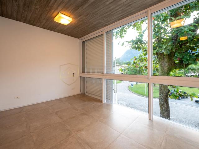 Casa / Sobrado para Venda em São Sebastião/SP Guaecá 4 Quartos