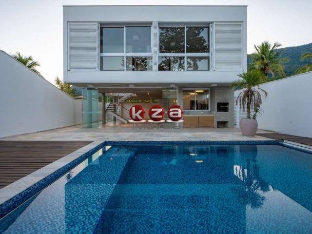 Casa / Sobrado para Venda em São Sebastião/SP Guaecá 4 Quartos