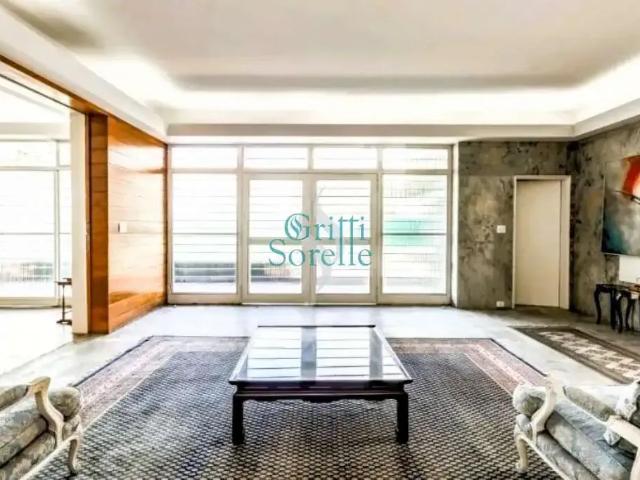 Casa / Sobrado para Venda em São Paulo/SP Vila Nova Conceição 6 Quartos