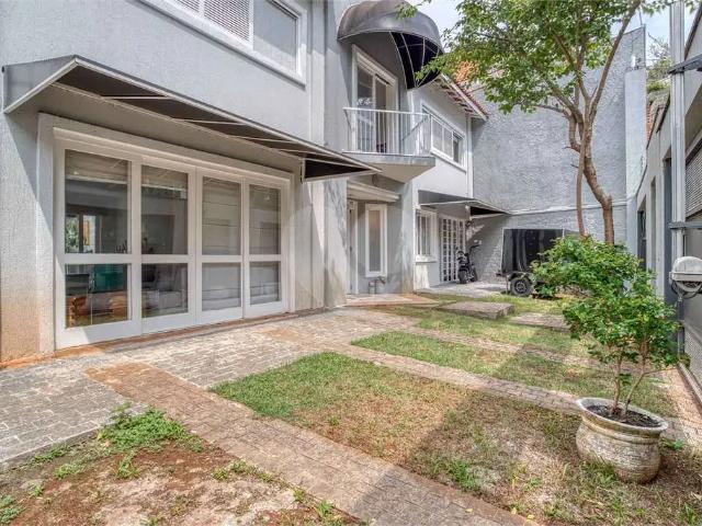 Casa / Sobrado para Venda em São Paulo/SP Alto da Boa Vista 4 Quartos