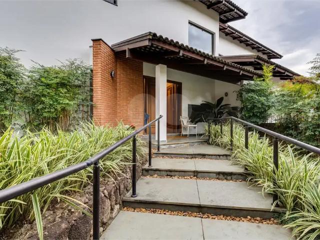 Casa / Sobrado para Venda em São Paulo/SP Alto da Boa Vista 4 Quartos