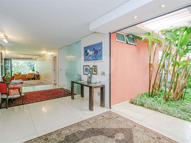 Casa / Sobrado para Venda em São Paulo/SP Alto da Boa Vista 5 Quartos
