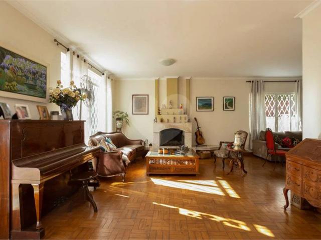 Casa / Sobrado para Venda em São Paulo/SP Alto de Pinheiros 4 Quartos