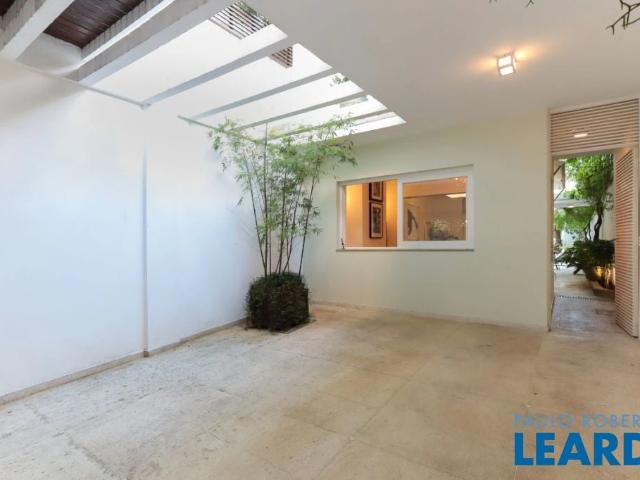 Casa / Sobrado para Venda em São Paulo/SP Campo Belo 2 Quartos
